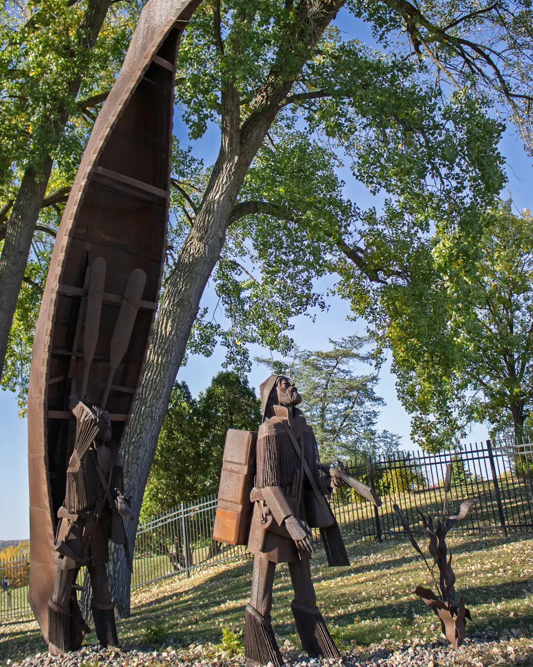 voyageur statues